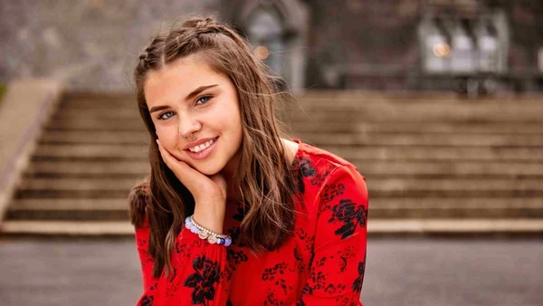 'Lé Chéile' le Enya Cox Dempsey - ionadaí an Junior Eurovision