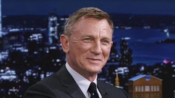 Daniel Craig falls in love with student in trailer for Queer