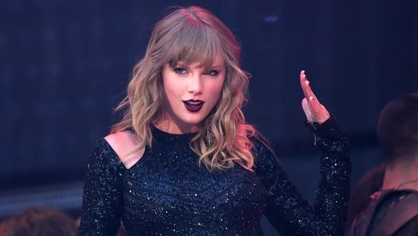 Taylor Swift makes Billboard Music Awards history