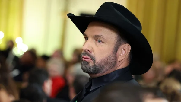 Judge refuses to dismiss rape lawsuit against Garth Brooks