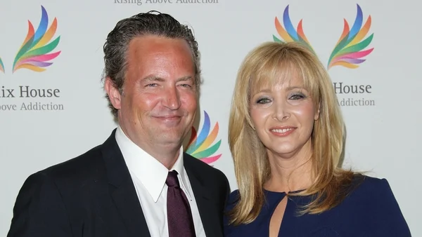 Lisa Kudrow says she recently found a note from her Friends co-star Matthew Perry