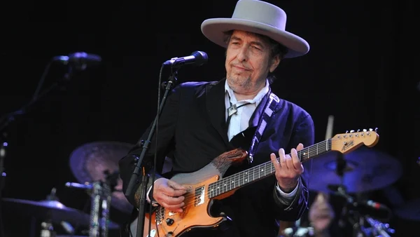 Drafts of Bob Dylan song sold for more than $500,000