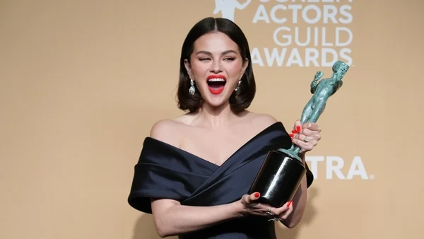 Selena Gomez emotional and stunned after SAG Only Murders In The Building win